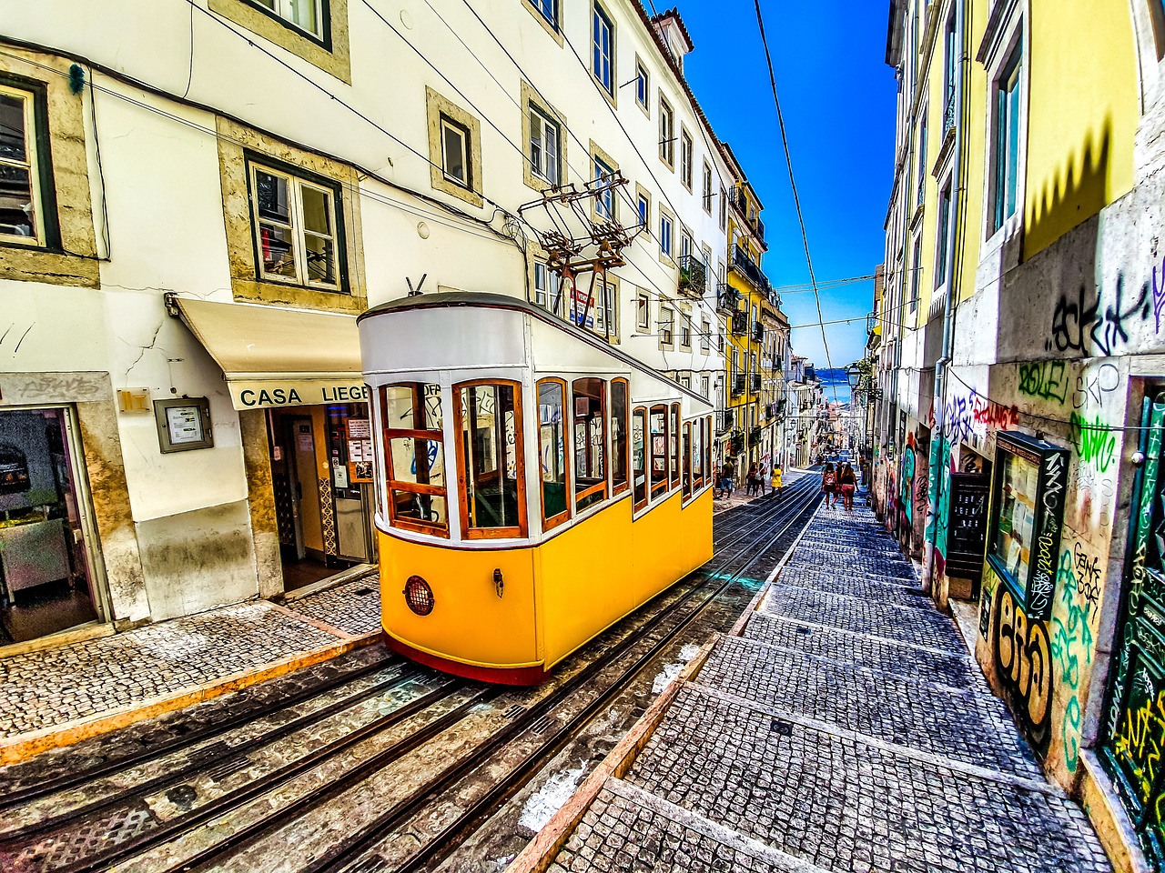 lisbon, tram, portugal-4866055.jpg